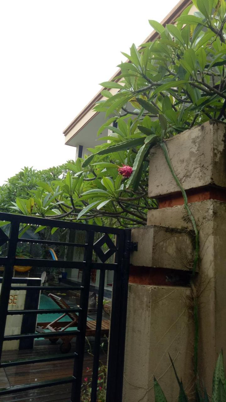 Ferienwohnung Pujihouse One Legian Exterior foto